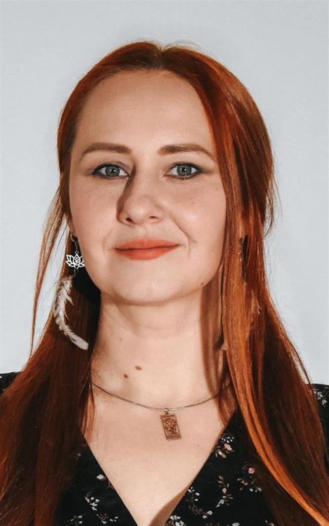 Евгения Юрьевна - репетитор по обществознанию, истории и предметам начальной школы