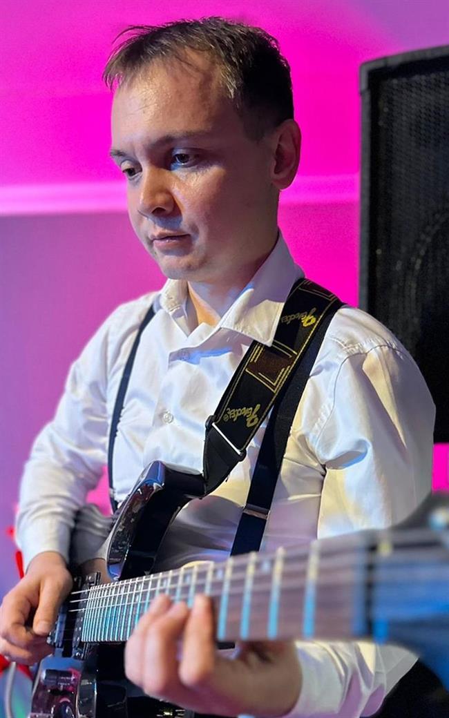 Максим Анатольевич - репетитор по музыке