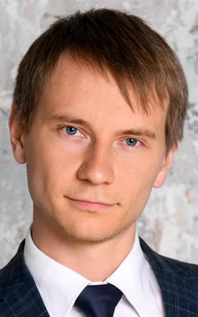 Максим Петрович - репетитор по английскому языку, математике, химии и физике