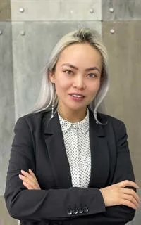 Евгения Баировна - репетитор по обществознанию