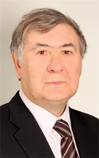 Александр Яковлевич - репетитор по математике и физике