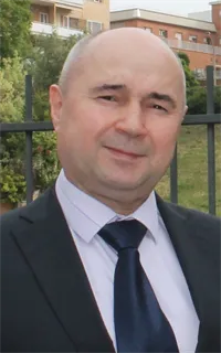 Азат Нургалеевич - репетитор по экономике и обществознанию