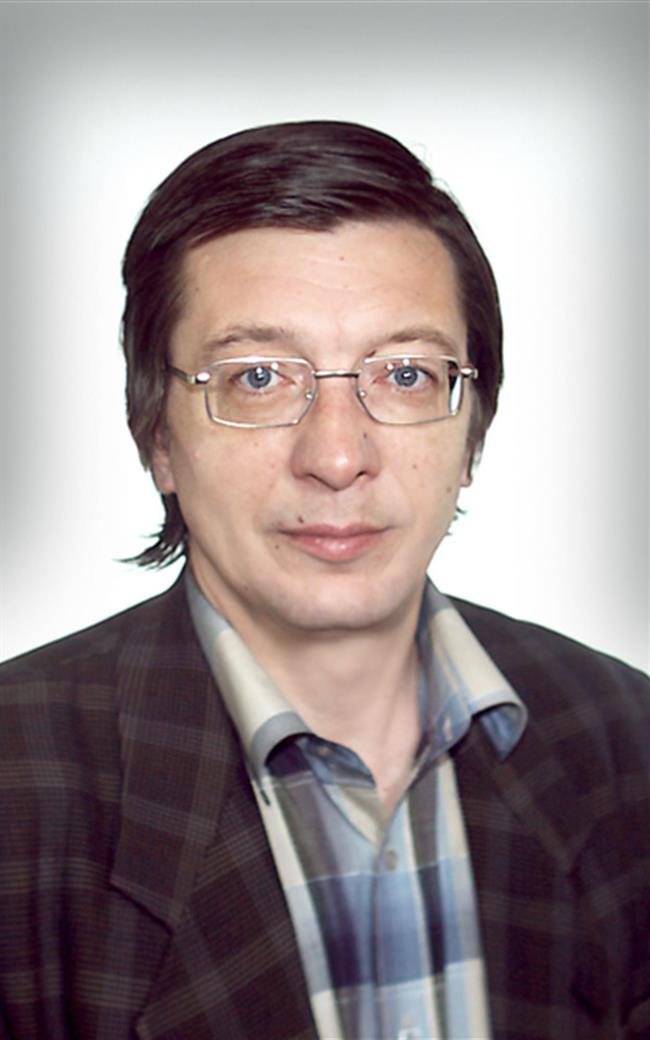 Виктор Евгеньевич - репетитор по математике, физике и английскому языку