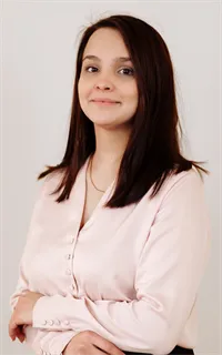 Эльвира Олеговна - репетитор по подготовке к школе