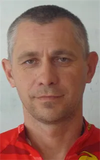 Сергей Викторович - репетитор по биологии, химии и английскому языку