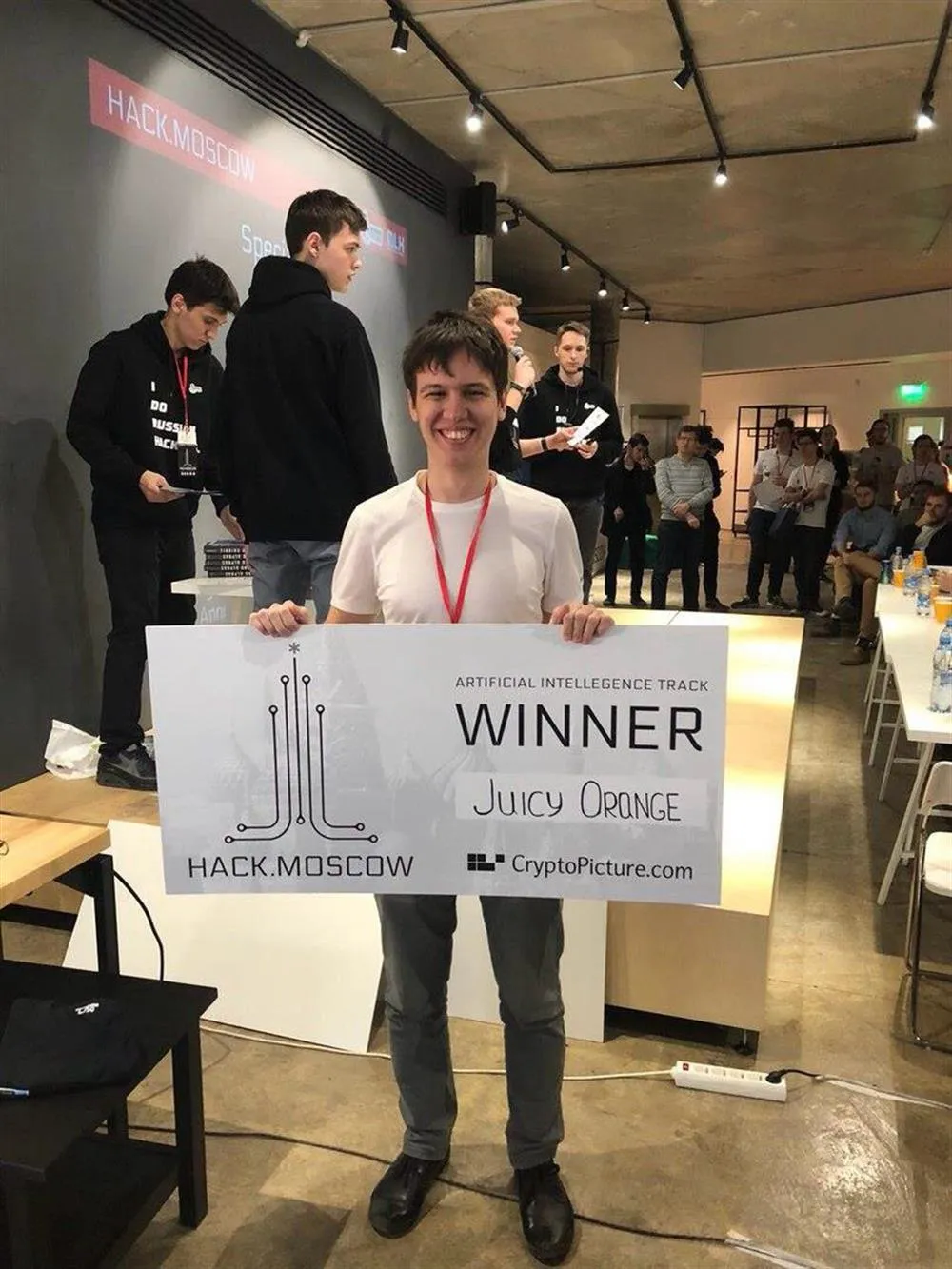 Победитель хакатона Hack.Moscow 2018 в двух номинациях: Artificial Intelligence и Your Track