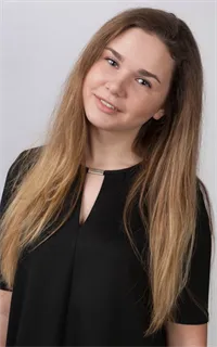 Алена Сергеевна - репетитор по обществознанию и предметам начальной школы