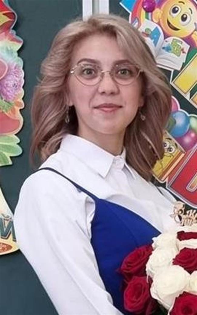 Виктория Юрьевна - репетитор по русскому языку, математике, литературе, подготовке к школе и предметам начальной школы
