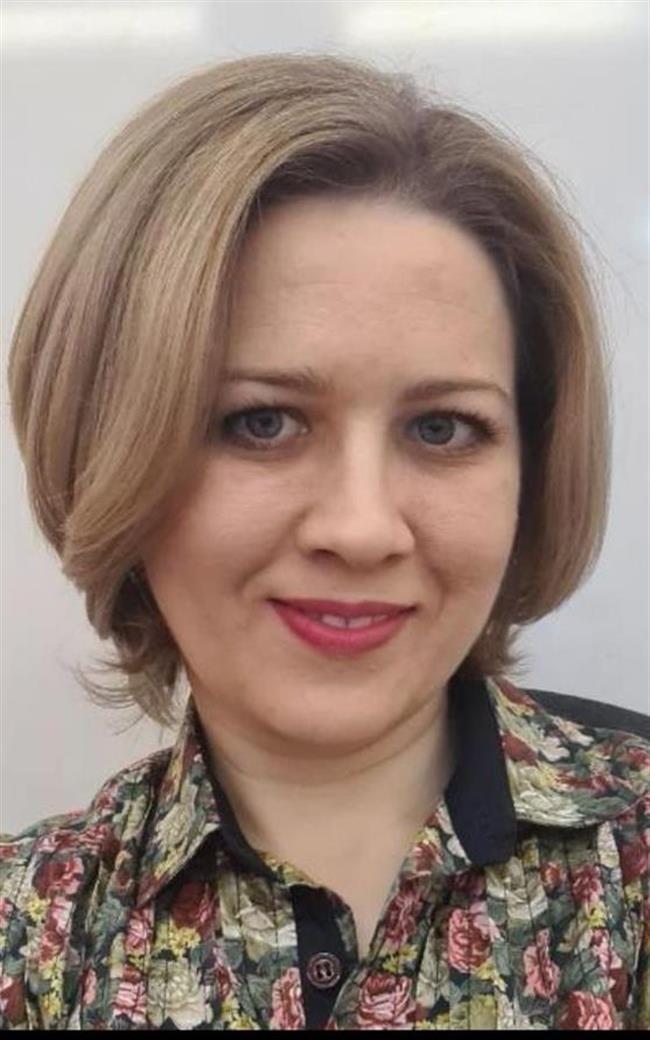 Ира Михайловна - репетитор по обществознанию и истории