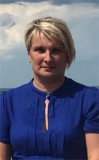 Наталья Викторовна - репетитор по экономике, истории, обществознанию, предметам начальной школы, другим предметам и подготовке к школе