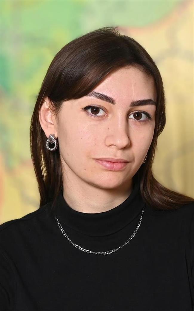 Анна Андреевна - репетитор по обществознанию