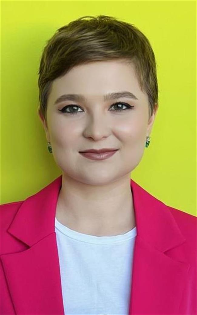 Лилия Марселевна - репетитор по обществознанию