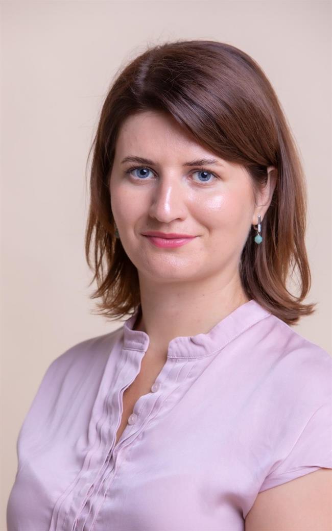 Юлия  Михайловна - репетитор по обществознанию
