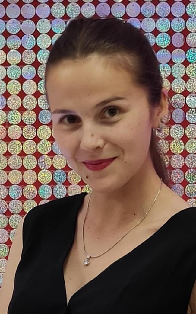 Виктория Дмитриевна - репетитор по химии и биологии