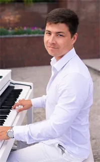 Иван Юрьевич - репетитор по музыке