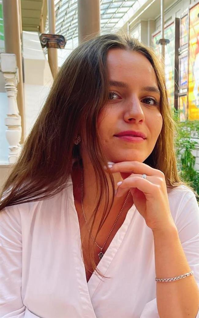 Екатерина Артуровна - репетитор по французскому языку