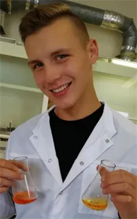 Артем Эдуардович - репетитор по химии