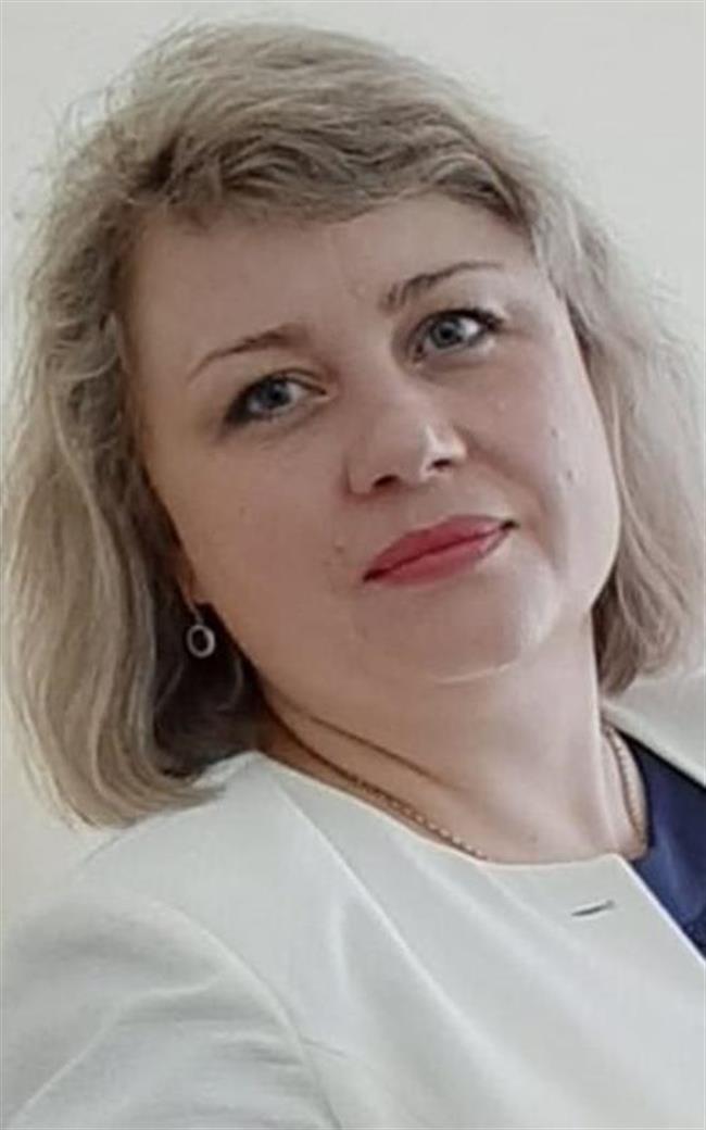 Наталья Юрьевна - репетитор по русскому языку, математике и предметам начальной школы