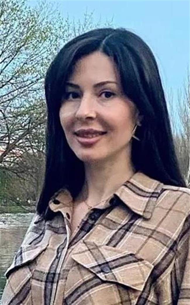 Алина Тахировна - репетитор по английскому языку