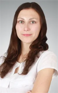 Елена Валерьевна - репетитор по китайскому языку и английскому языку