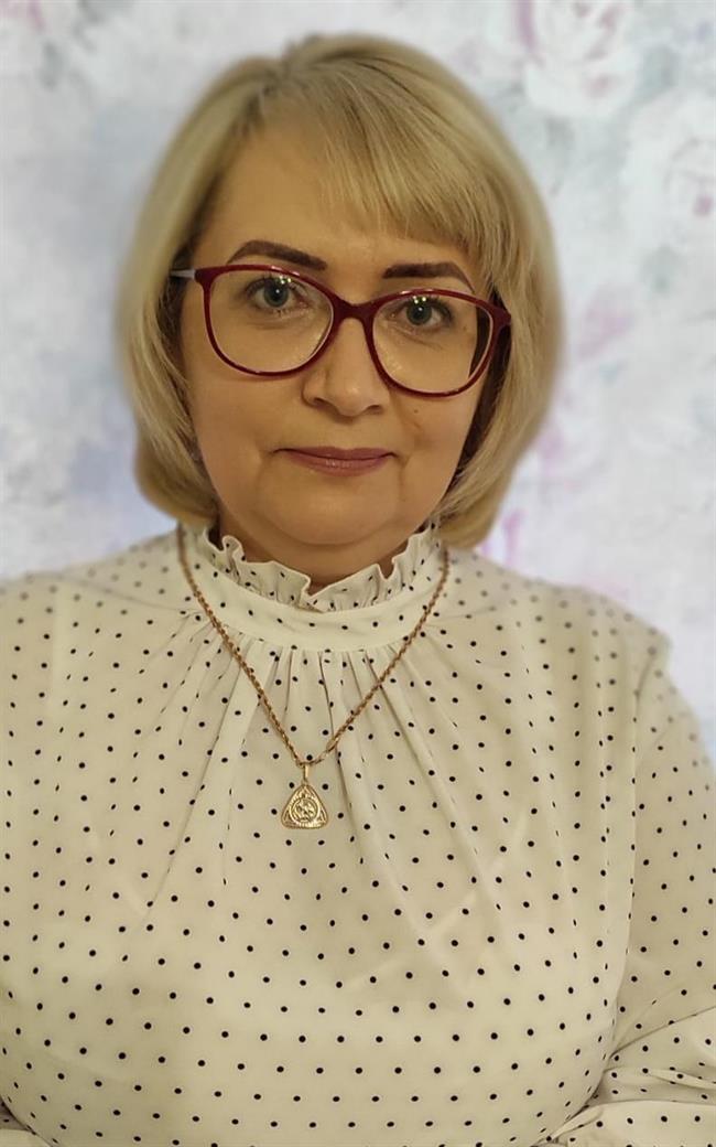 Светлана Юрьевна - репетитор по подготовке к школе