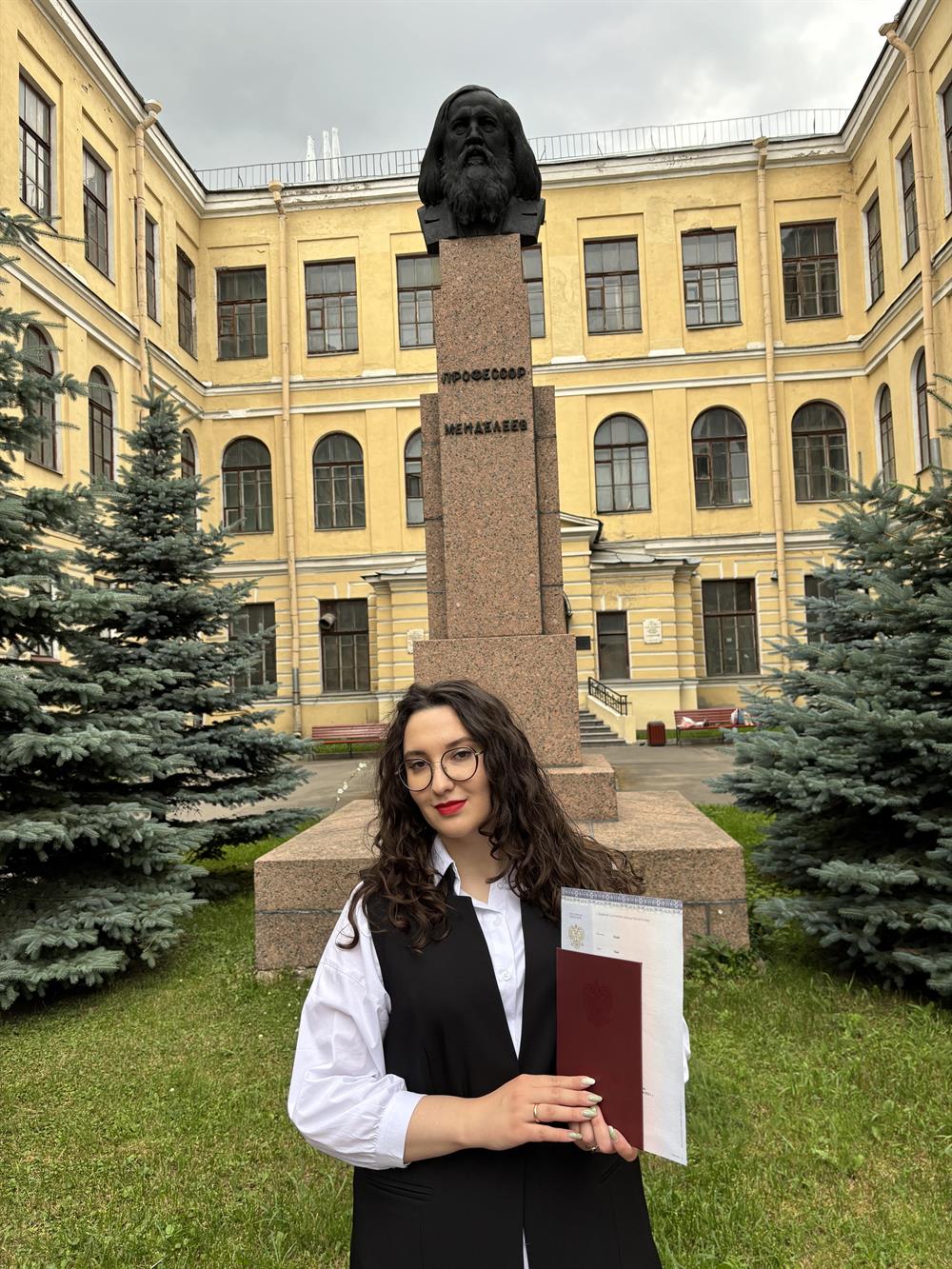 Я с красным дипломом (окончила магистратуру) 