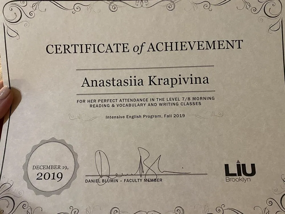 Сертификат о прохождении курса английского языка с отличием в Long Island University of Brooklyn, New York City, US (фамилия старая, до замужества 2020)