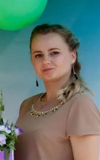 Алена Витальевна - репетитор по подготовке к школе