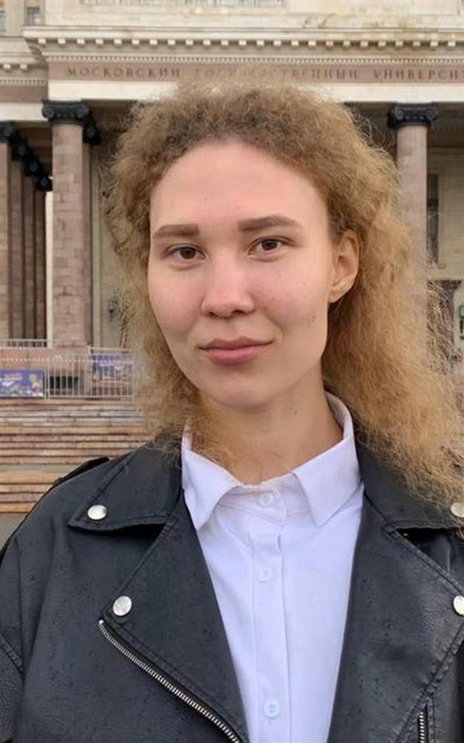 Виктория Юрьевна - репетитор по химии и английскому языку