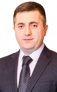 Рустам Байзетович - репетитор по истории и обществознанию
