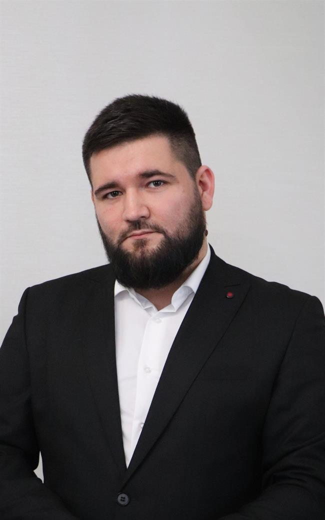 Денис Владимирович - репетитор по информатике