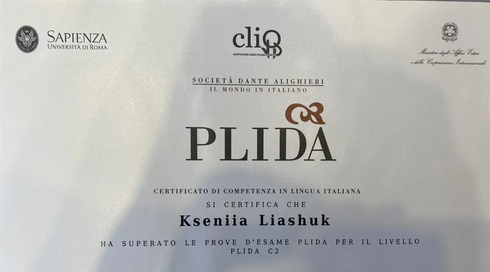 Международный диплом PLIDA C2 ( padronanza ) уровень носителя языка. 