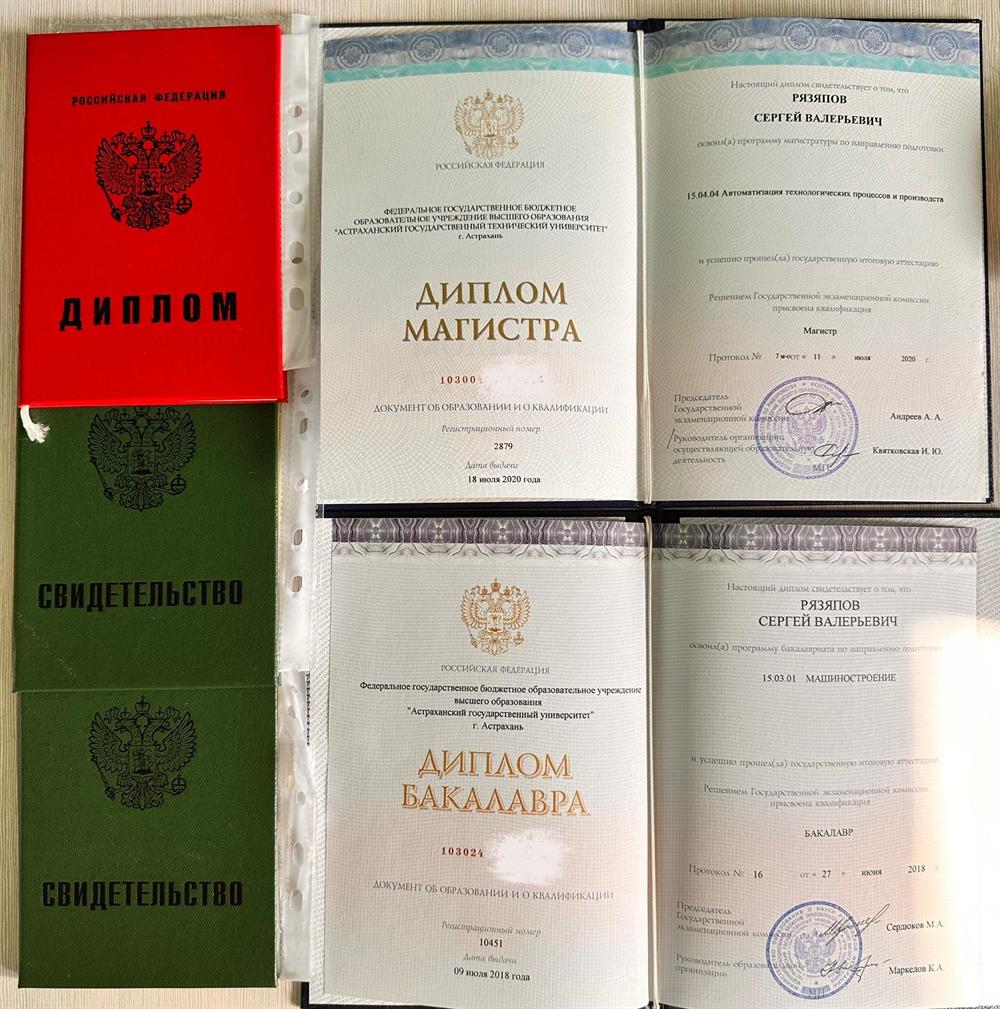 Выпускник бакалавриата АГУ (факультет "физико-технический", специальность "машиностроение" - 2018 г.).
Выпускник магистратуры АГТУ ("институт информационных технологий и коммуникаций", специальность "автоматизация технологический процессов" 2020 г.).