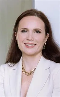 Юлия Олеговна - репетитор по экономике