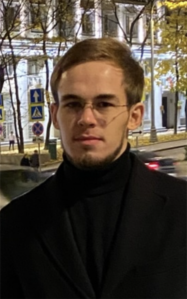 Руслан Ласурович - репетитор по математике, русскому языку, физике, обществознанию и английскому языку
