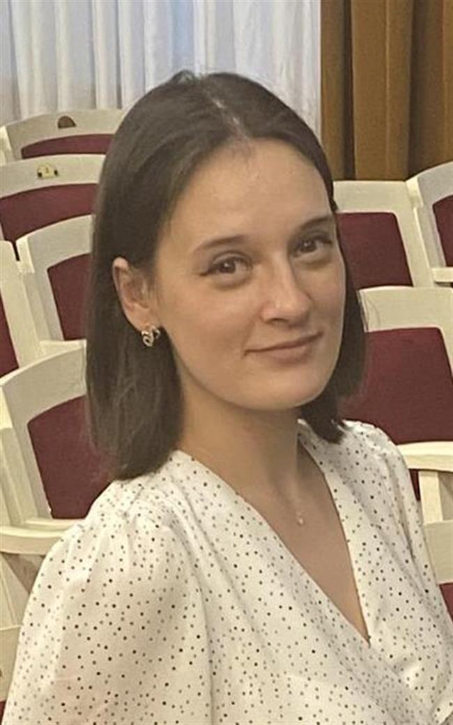 Елена Олеговна - репетитор по химии