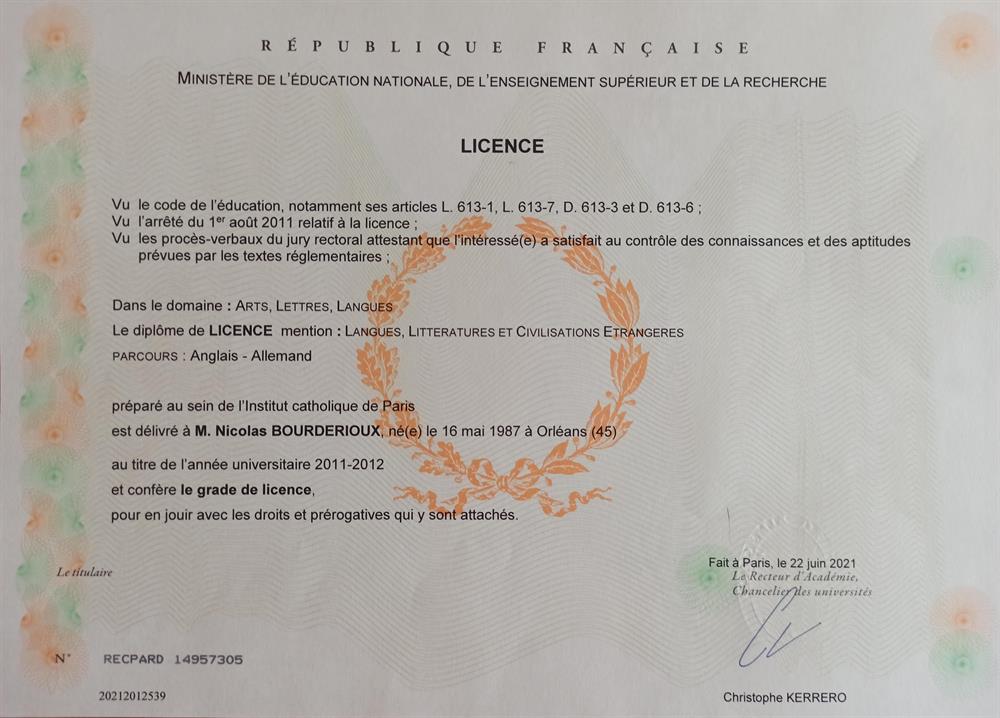 Диплом  Французского Католического Университета