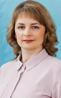 Елена Вячеславовна - репетитор по географии