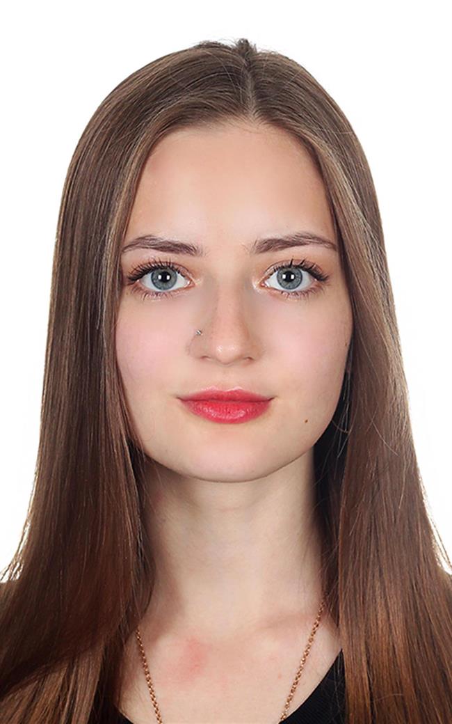 Арина Сергеевна - репетитор по математике и русскому языку