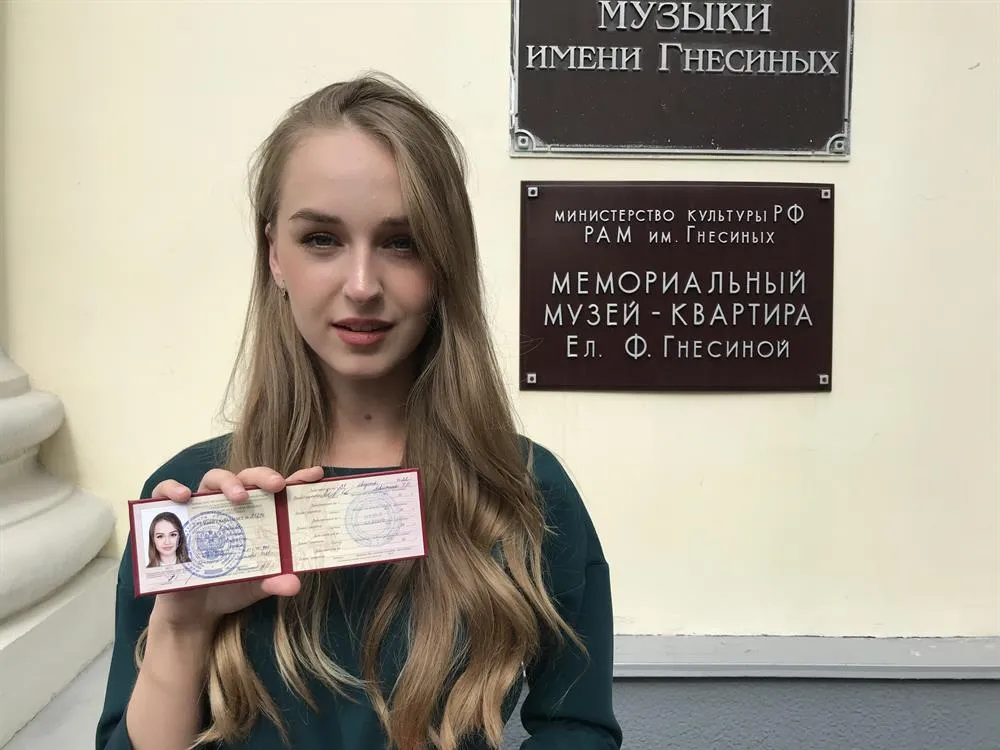 Студенческий, подтверждающий обучение в академии 
