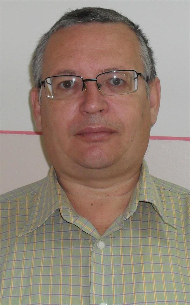 Михаил Леонидович - репетитор по химии, биологии и физике