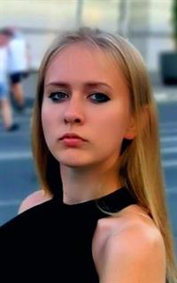 Анастасия Владимировна - репетитор по биологии, английскому языку, русскому языку, изобразительному искусству, математике и музыке