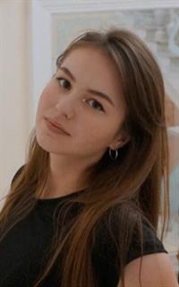 Александра Владимировна - репетитор по английскому языку и обществознанию