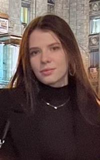 Юлия Эдуардовна - репетитор по английскому языку, биологии, истории, предметам начальной школы, подготовке к школе и изобразительному искусству