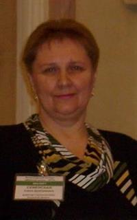 Елена Дмитриевна - репетитор по химии и биологии