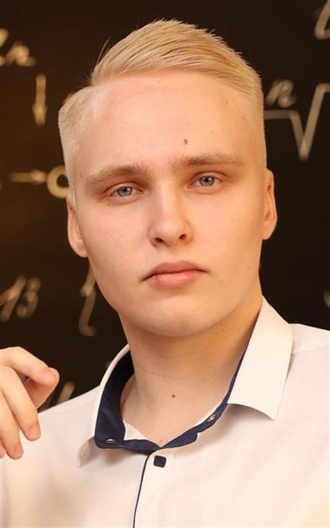 Кирилл Владиславович - репетитор по математике, русскому языку, обществознанию и физике
