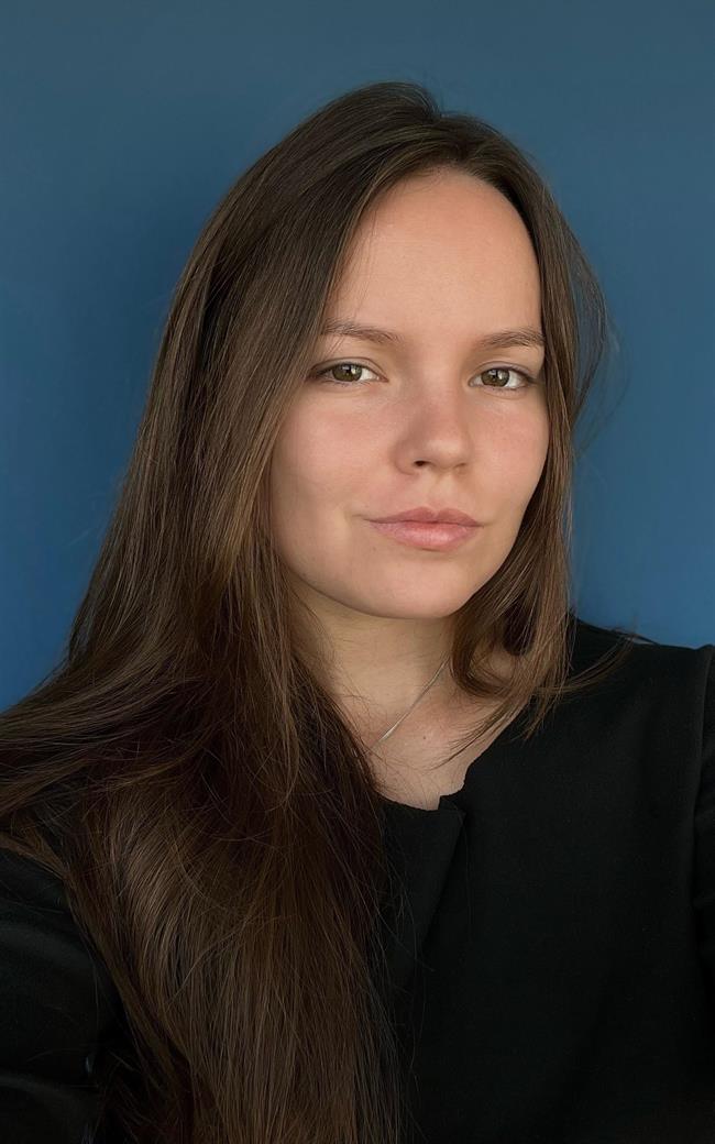 Арина Дмитриевна - репетитор по химии, биологии и редким иностранным языкам
