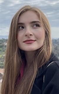 Светлана Мгеровна - репетитор по русскому языку, английскому языку и французскому языку
