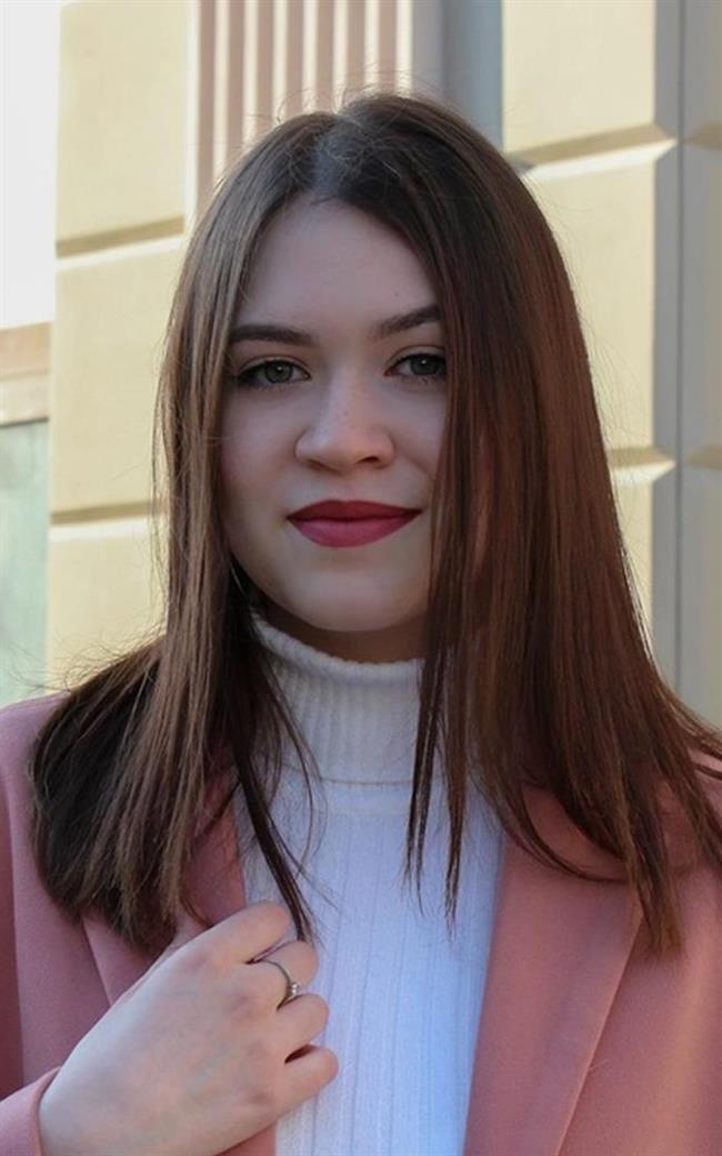 Анна Максимовна - репетитор по математике и химии