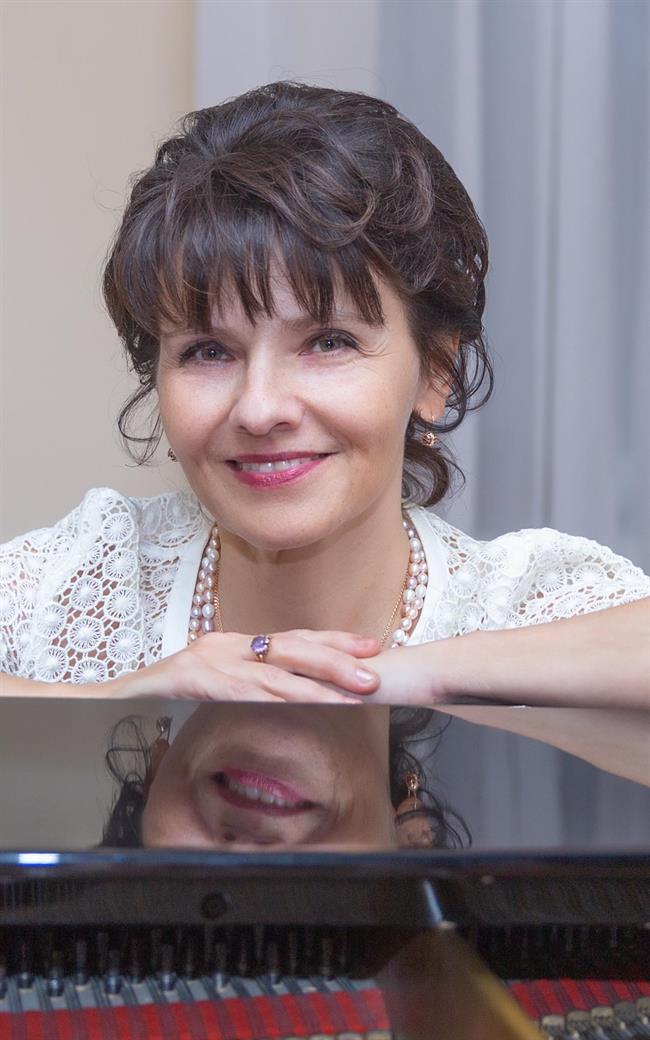 Светлана Олеговна - репетитор по музыке